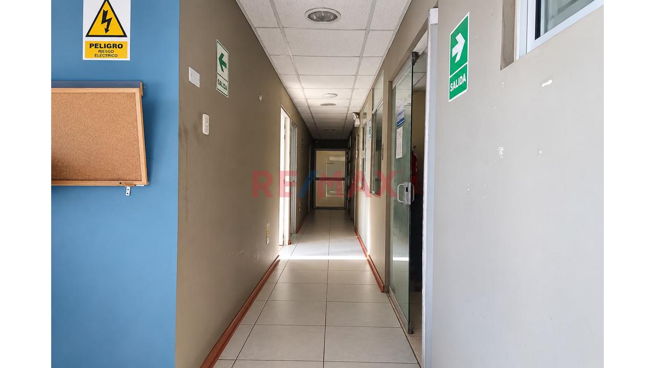 Oficina Más Almacen Cerca Al Aeropuerto De Cajamarca - 11
