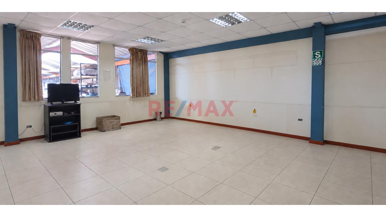 Oficina Más Almacen Cerca Al Aeropuerto De Cajamarca - 7