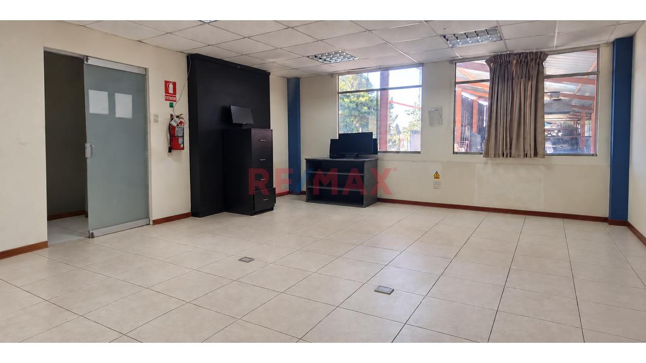 Oficina Más Almacen Cerca Al Aeropuerto De Cajamarca - 6