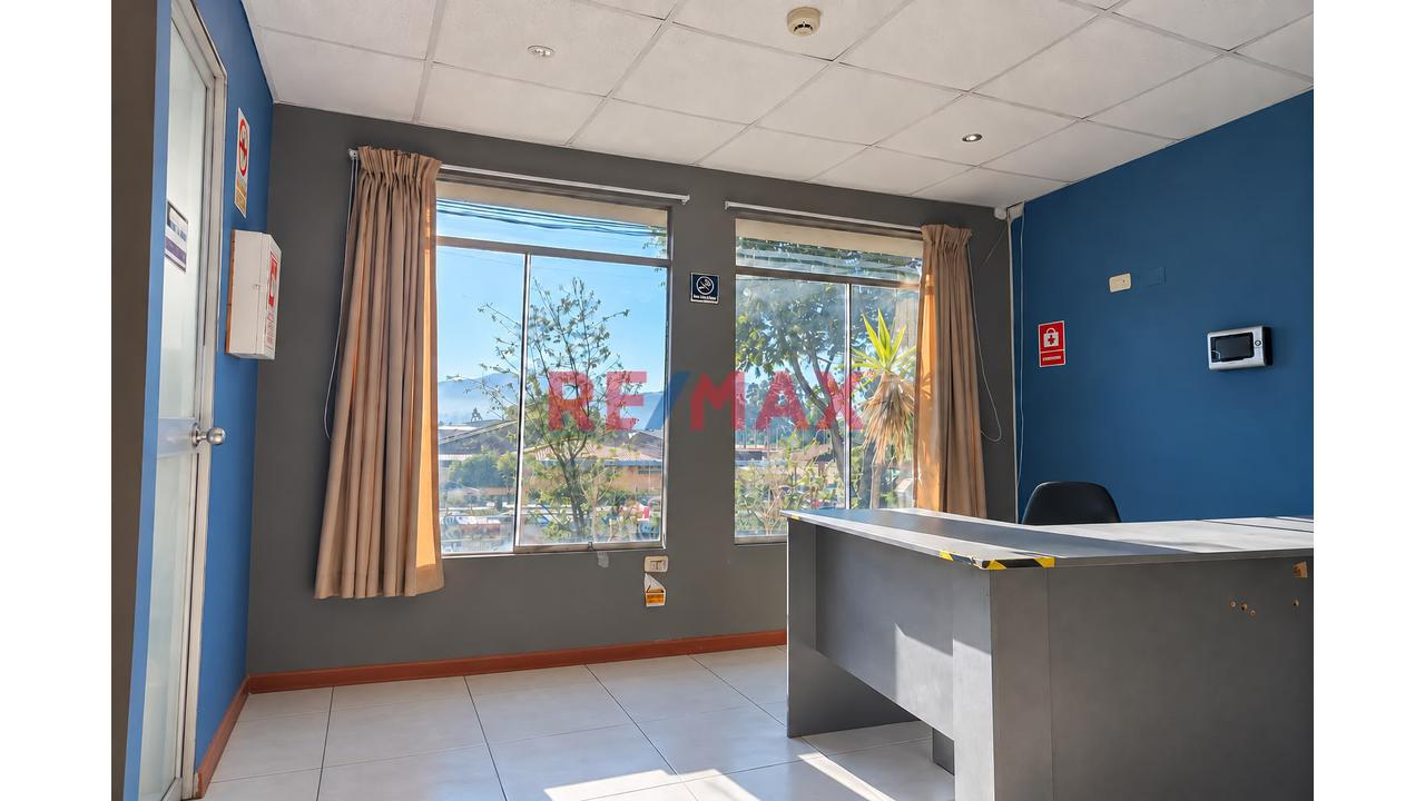 Oficina Más Almacen Cerca Al Aeropuerto De Cajamarca - 1