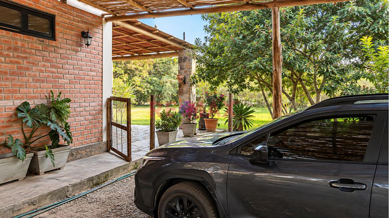 Se Vende Hermosa Casa De Campo De 3,000 M² Con Amplias Áreas Verdes — Alto Larán - 10