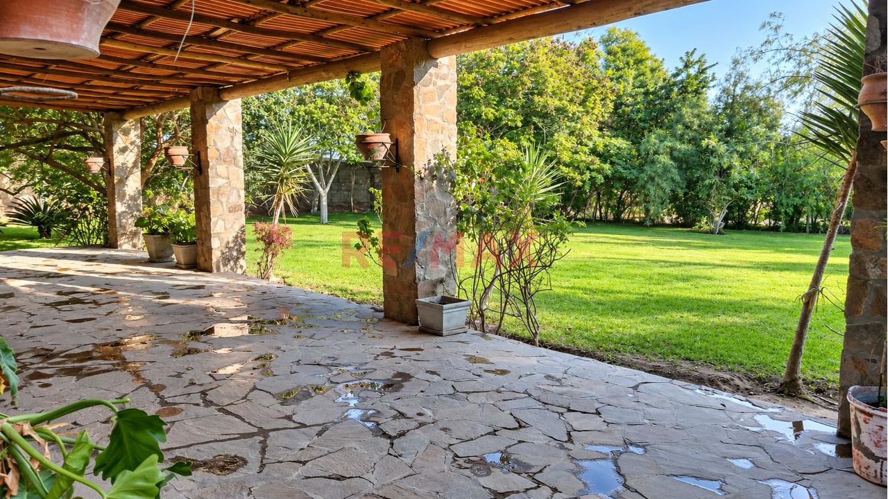 Se Vende Hermosa Casa De Campo De 3,000 M² Con Amplias Áreas Verdes — Alto Larán - 11