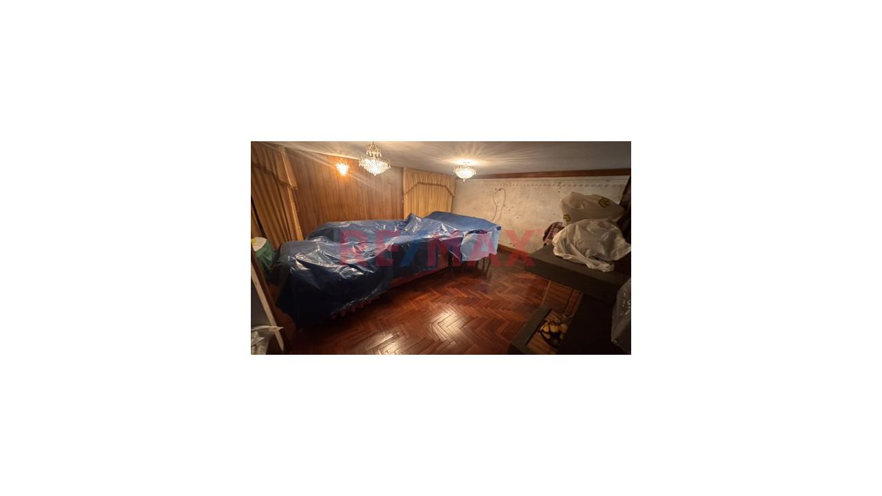 Se Vende Casa En Esquina En Plena Av. Dolores - 2