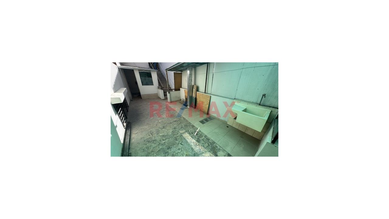 Se Vende Casa En Esquina En Plena Av. Dolores - 4