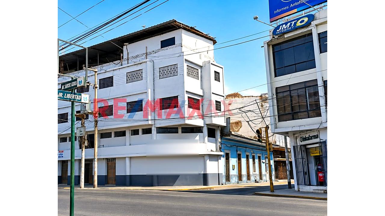✔✔Alquilo Oficinas En Avenida Sánchez Cerro En Piura👀📐90M2 - Primer Piso (15 M2) Y 2Do. Piso (75 M2)  ❗❕ 💰 $750.00  📍A Una Cuadra Del Puente Sanchez Cerro Zona De Alto Transito Peatonal Y Vehicu - 14