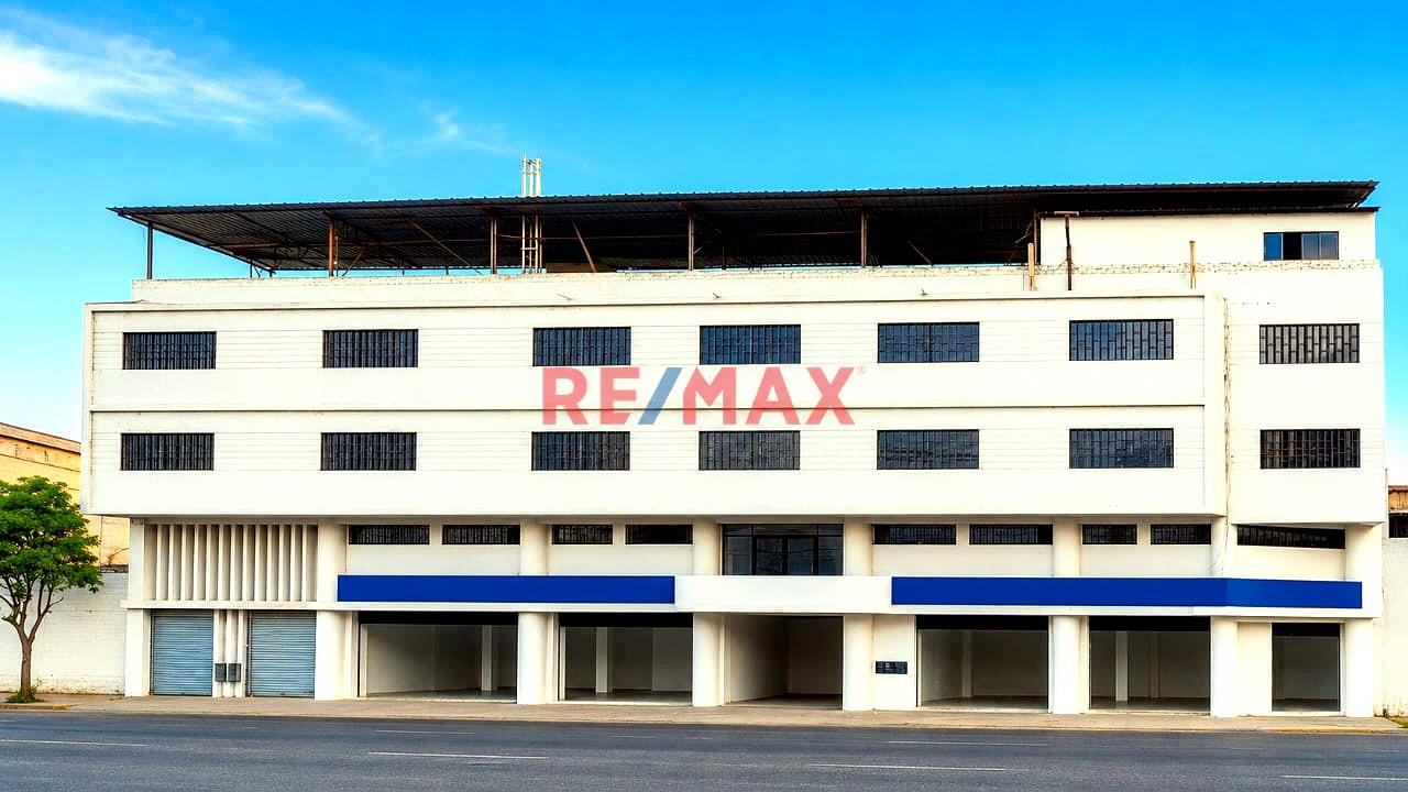 ✔✔Alquilo Oficinas En Avenida Sánchez Cerro En Piura👀📐90M2 - Primer Piso (15 M2) Y 2Do. Piso (75 M2)  ❗❕ 💰 $750.00  📍A Una Cuadra Del Puente Sanchez Cerro Zona De Alto Transito Peatonal Y Vehicu - 11