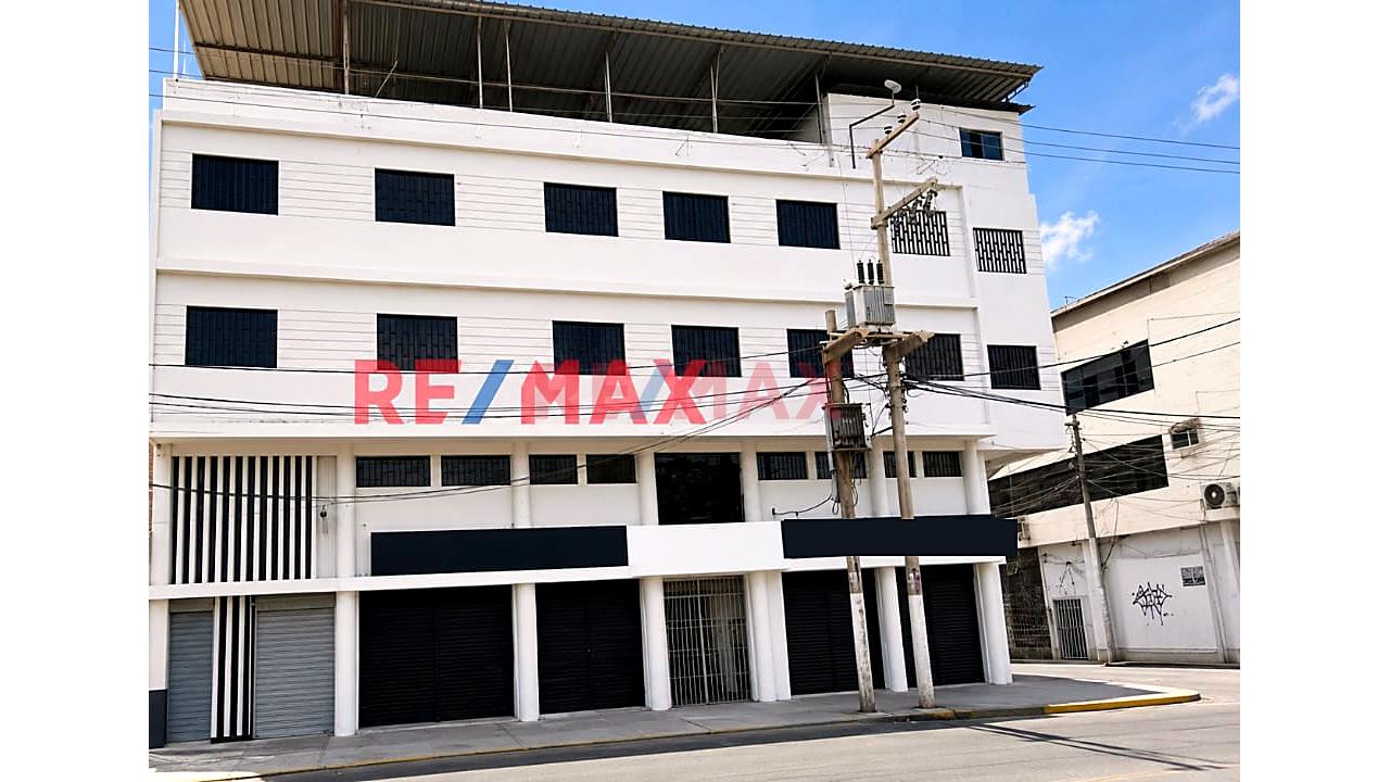 ✔✔Alquilo Oficinas En Avenida Sánchez Cerro En Piura👀📐90M2 - Primer Piso (15 M2) Y 2Do. Piso (75 M2)  ❗❕ 💰 $750.00  📍A Una Cuadra Del Puente Sanchez Cerro Zona De Alto Transito Peatonal Y Vehicu - 15