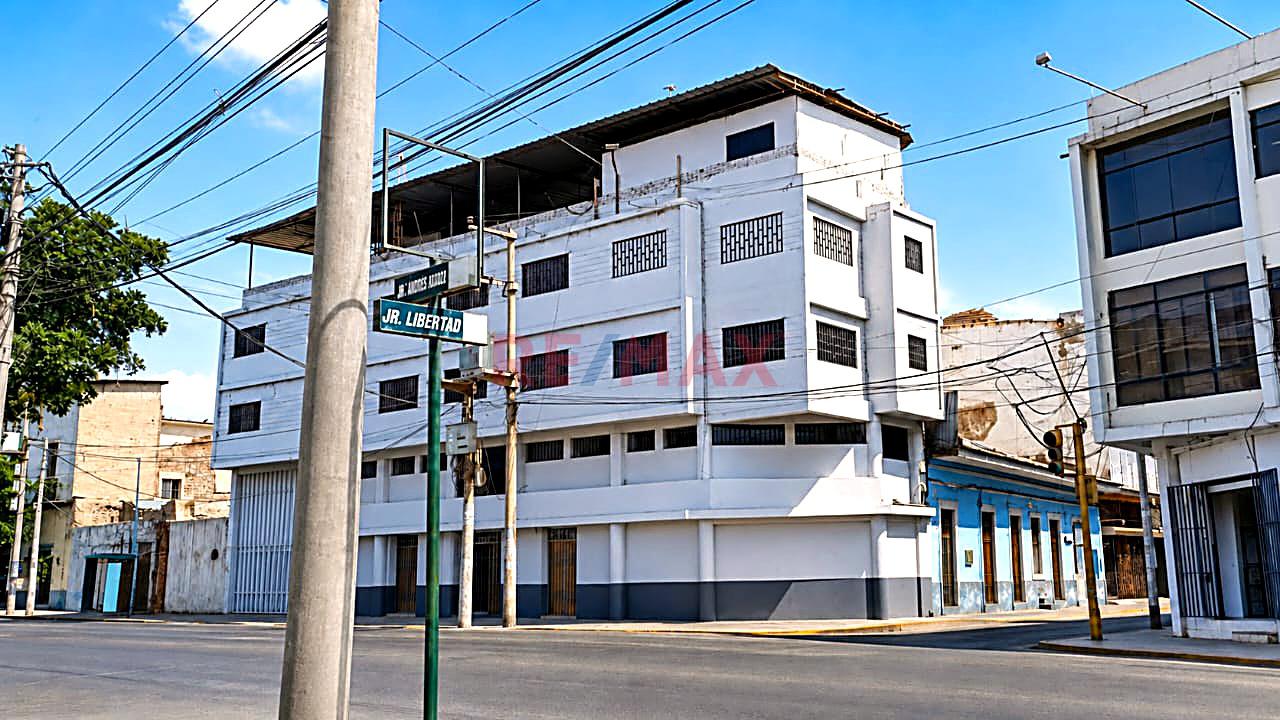 ✔✔Alquilo Oficinas En Avenida Sánchez Cerro En Piura👀📐90M2 - Primer Piso (15 M2) Y 2Do. Piso (75 M2)  ❗❕ 💰 $750.00  📍A Una Cuadra Del Puente Sanchez Cerro Zona De Alto Transito Peatonal Y Vehicu - 8