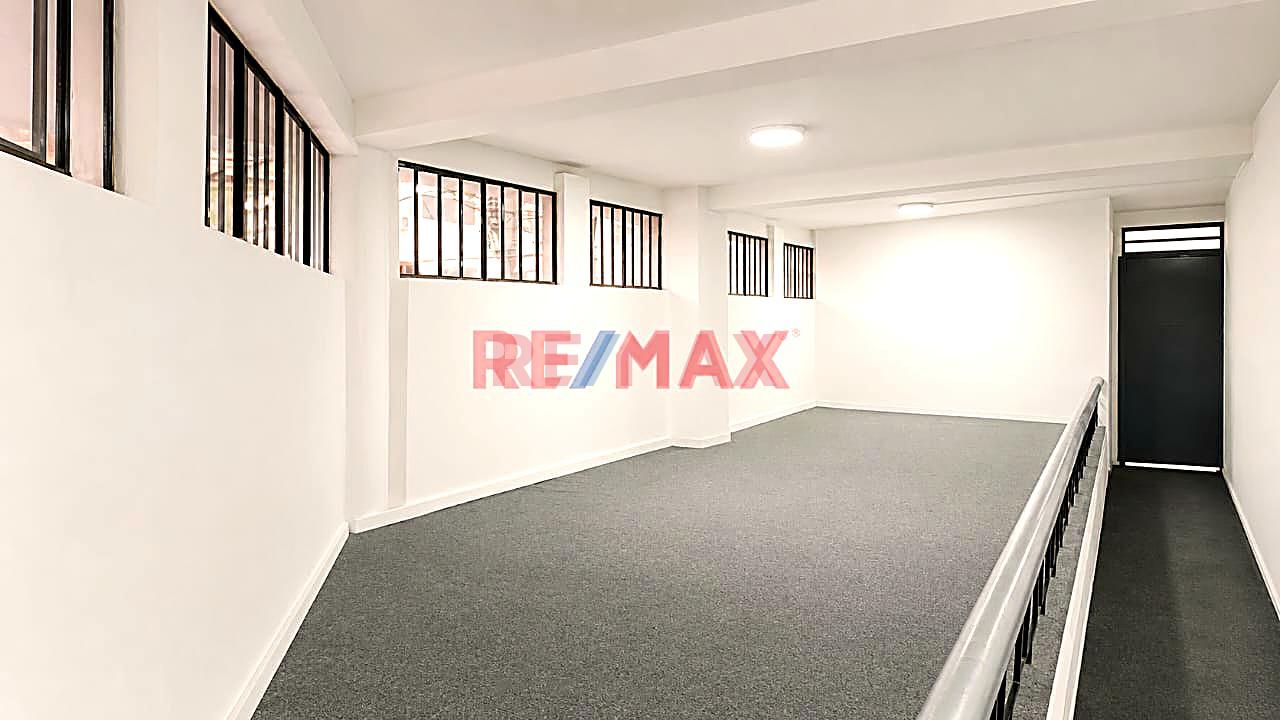 ✔✔Alquilo Oficinas En Avenida Sánchez Cerro En Piura👀📐90M2 - Primer Piso (15 M2) Y 2Do. Piso (75 M2)  ❗❕ 💰 $750.00  📍A Una Cuadra Del Puente Sanchez Cerro Zona De Alto Transito Peatonal Y Vehicu - 13