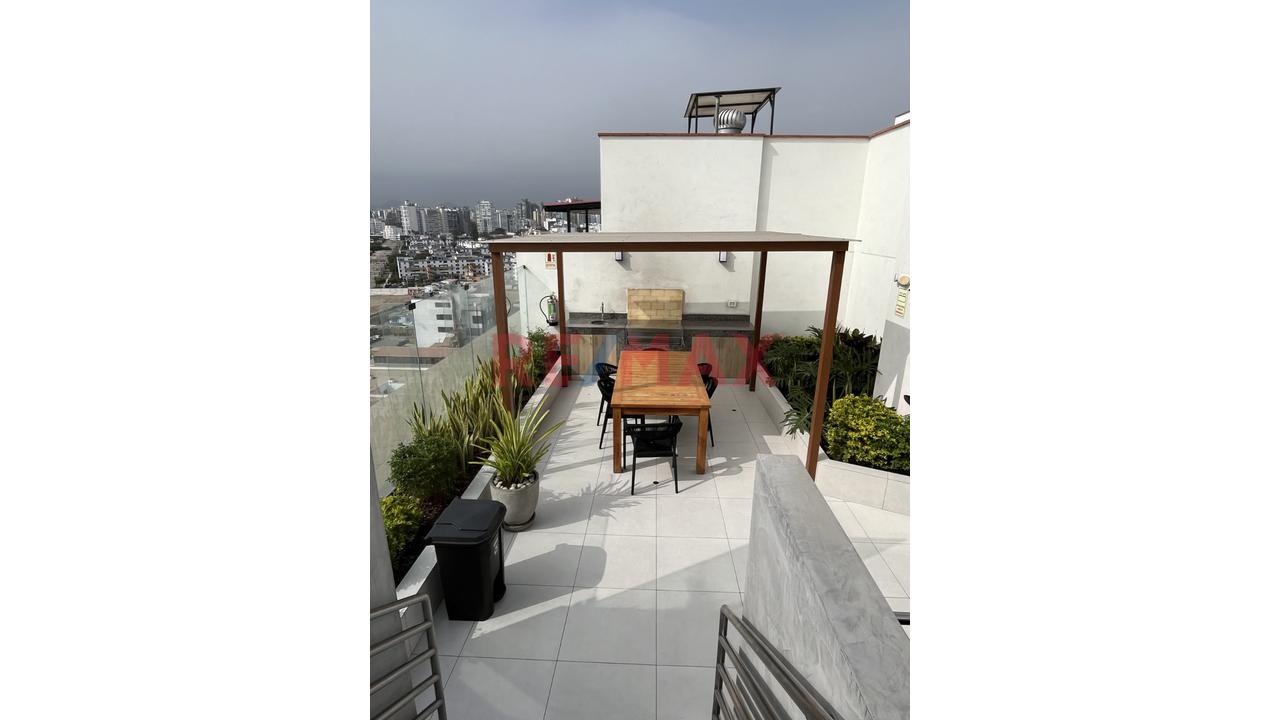 Alquiler De Departamento En Av. El Ejercito - Miraflores - 11