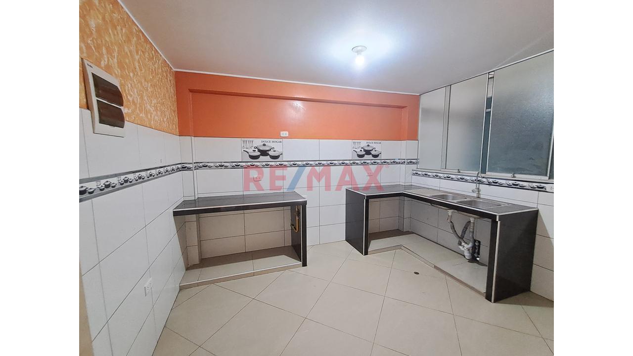 Casa De 4 Pisos Con Cochera En Carapongo - 16