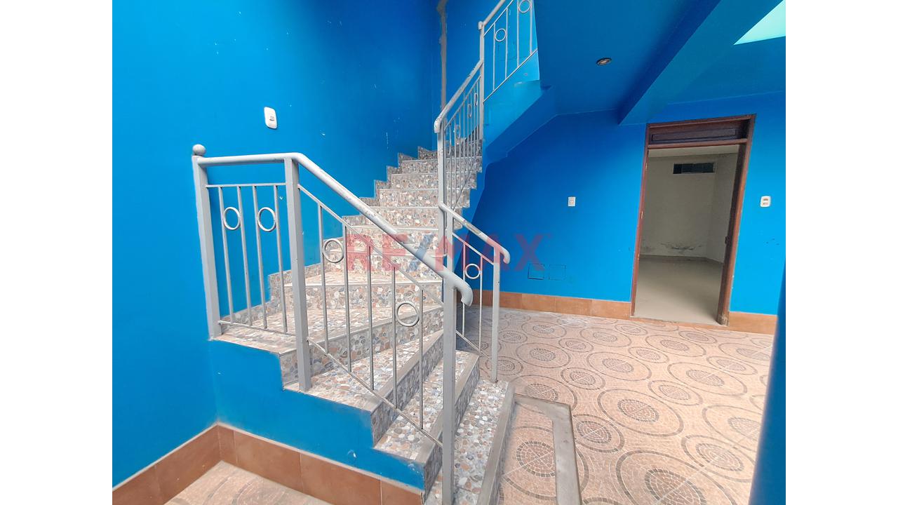 Casa De 4 Pisos Con Cochera En Carapongo - 8