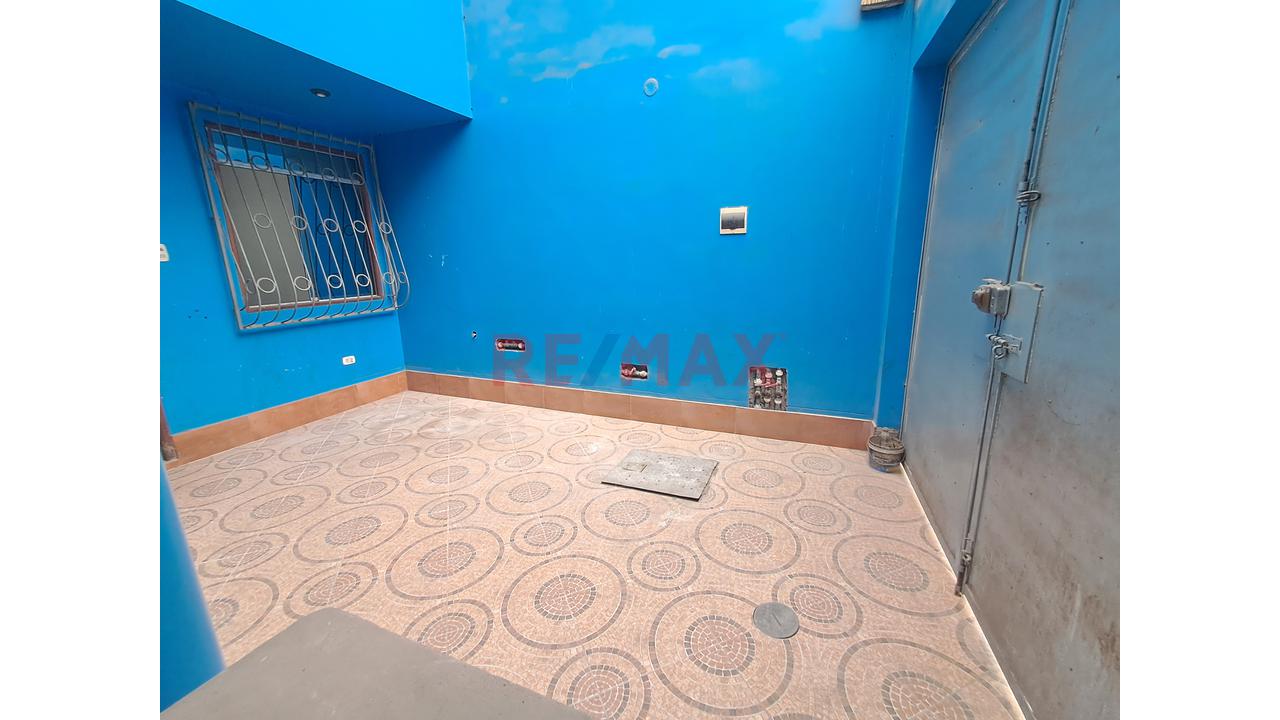 Casa De 4 Pisos Con Cochera En Carapongo - 9