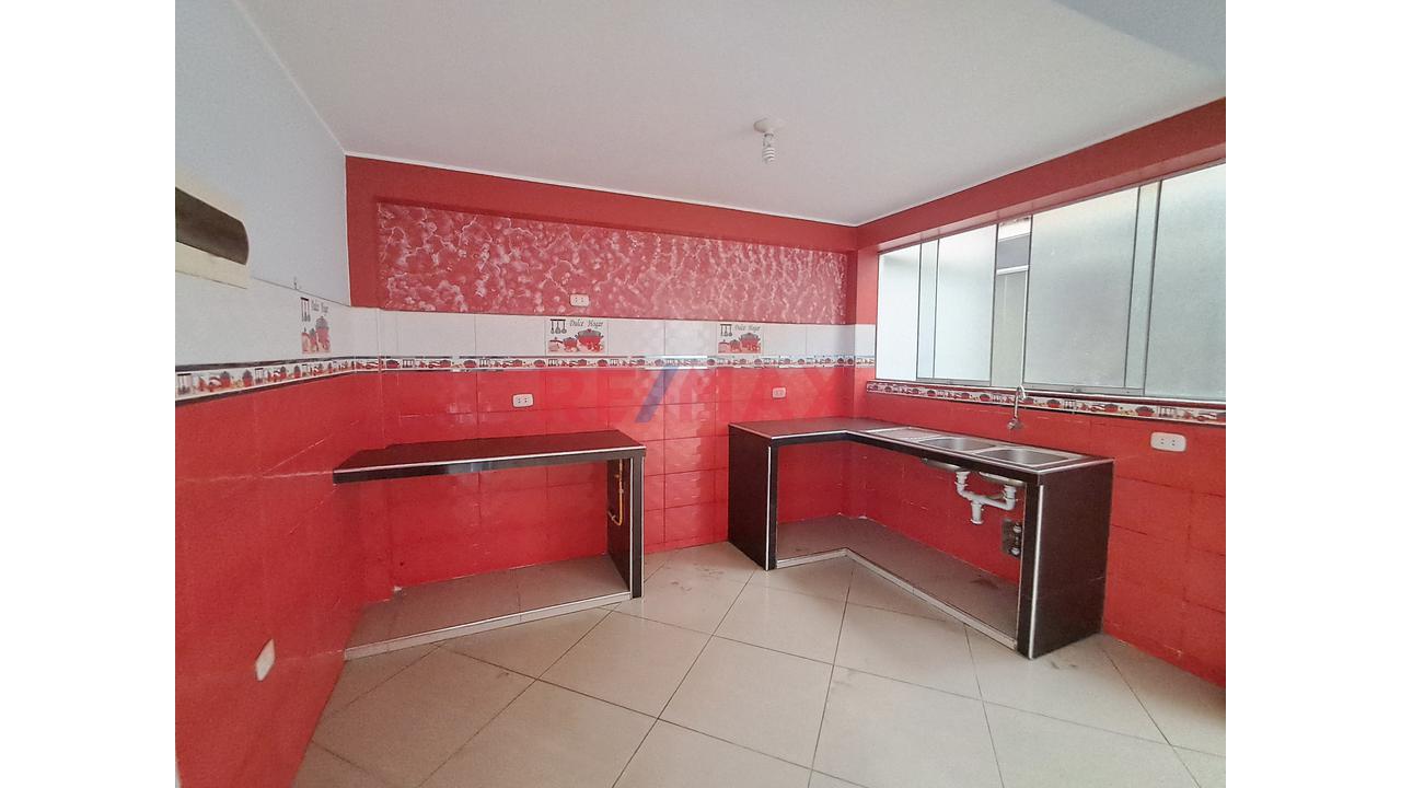 Casa De 4 Pisos Con Cochera En Carapongo - 15