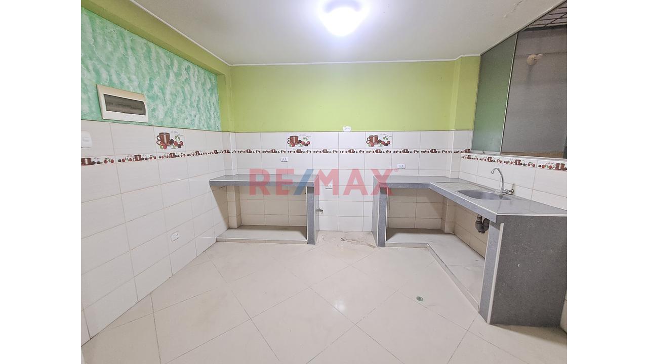 Casa De 4 Pisos Con Cochera En Carapongo - 5