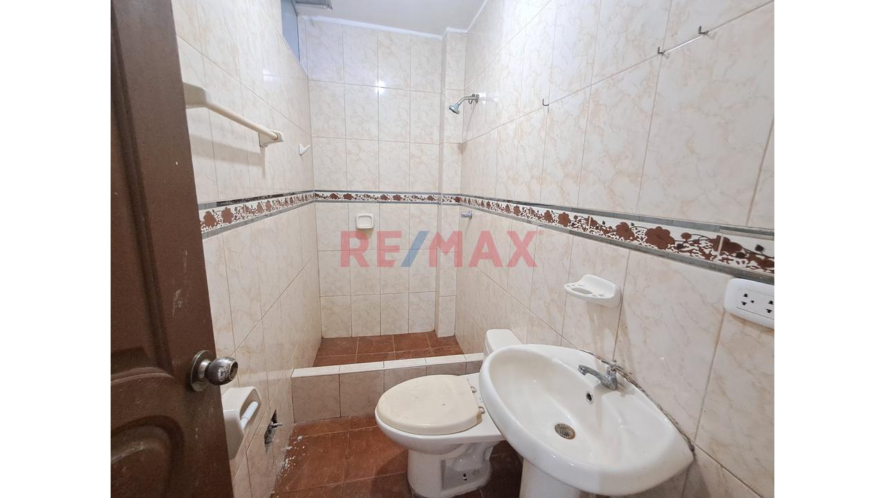 Casa De 4 Pisos Con Cochera En Carapongo - 18