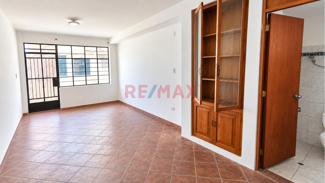 🔥 Casa De 1 Piso En Venta Como Terreno – 200 M² | Cda 22 Av Las Flores, Sjl – Us$ 220,000 - 7