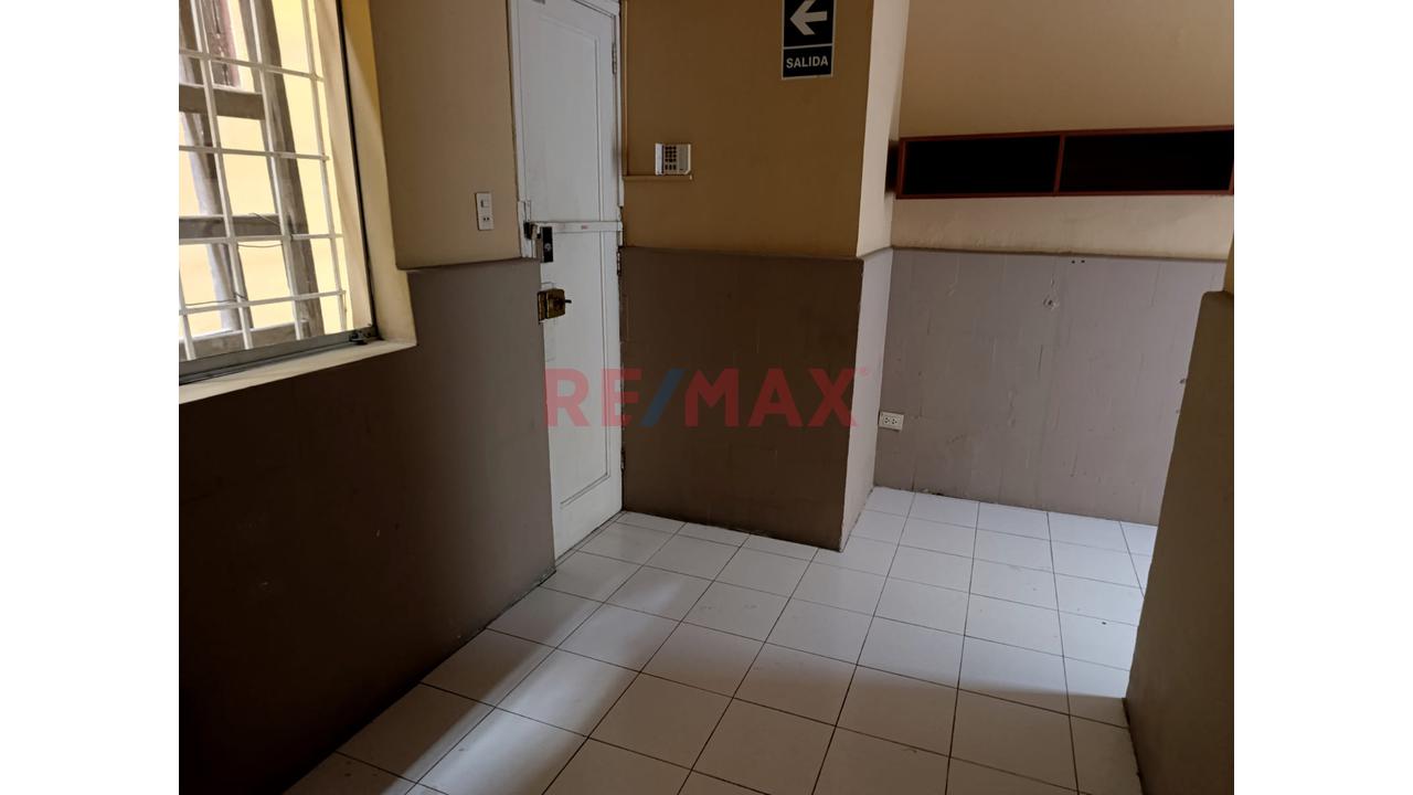 Alquilo Local Comercial Primer Piso En Av. Alejandro Tirado 185 M2 - 6
