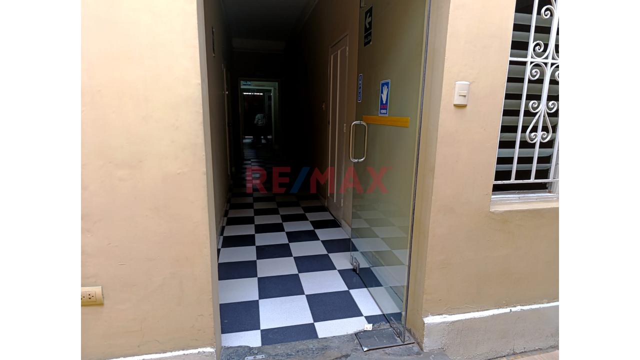 Alquilo Local Comercial Primer Piso En Av. Alejandro Tirado 185 M2 - 9