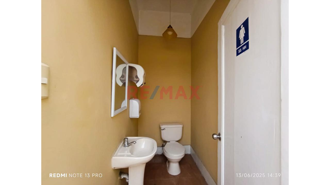 Alquilo Local Comercial Primer Piso En Av. Alejandro Tirado 185 M2 - 8