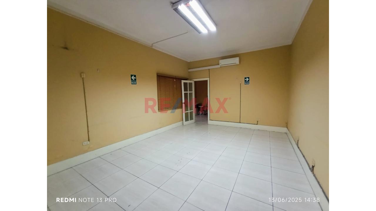 Alquilo Local Comercial Primer Piso En Av. Alejandro Tirado 185 M2 - 4