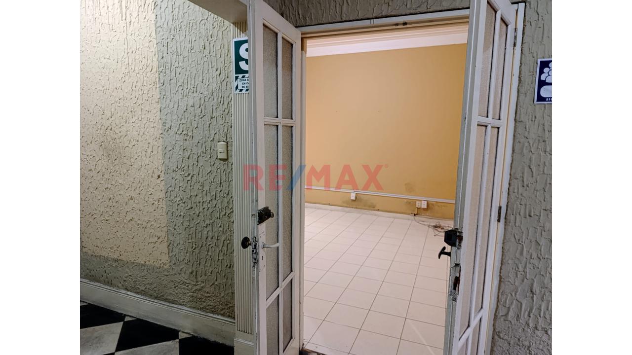 Alquilo Local Comercial Primer Piso En Av. Alejandro Tirado 185 M2 - 14