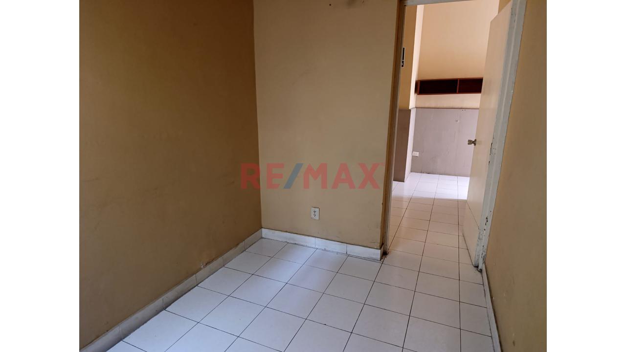 Alquilo Local Comercial Primer Piso En Av. Alejandro Tirado 185 M2 - 5