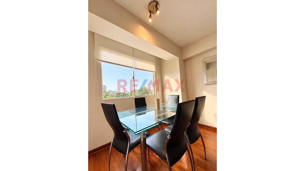 Venta De Hermoso Departamento De 2 Dormitorios Con Vista Exterior En Urb La Aurora – Miraflores — foto 3
