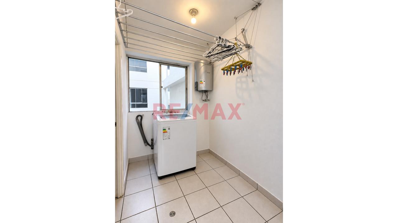 Venta De Hermoso Departamento De 2 Dormitorios Con Vista Exterior En Urb La Aurora – Miraflores — foto 5