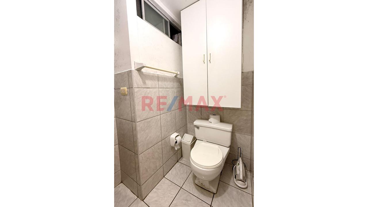 Venta De Hermoso Departamento De 2 Dormitorios Con Vista Exterior En Urb La Aurora – Miraflores — foto 9