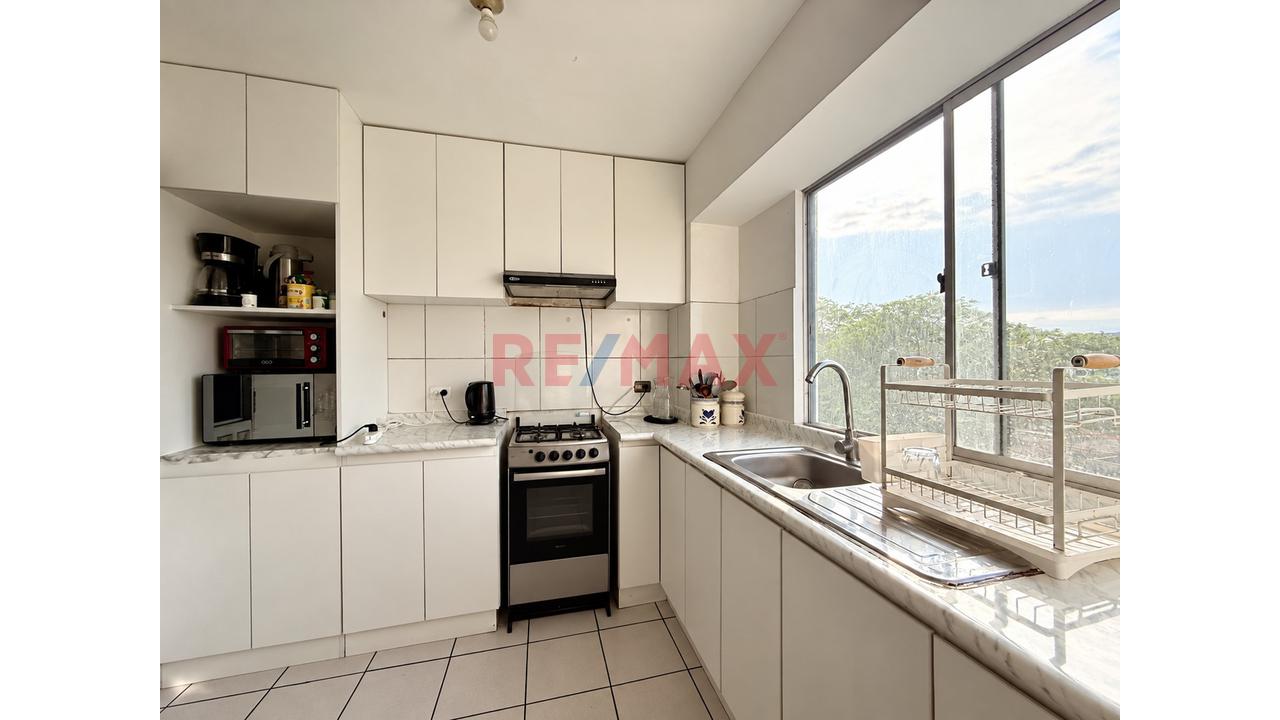 Venta De Hermoso Departamento De 2 Dormitorios Con Vista Exterior En Urb La Aurora – Miraflores — foto 4