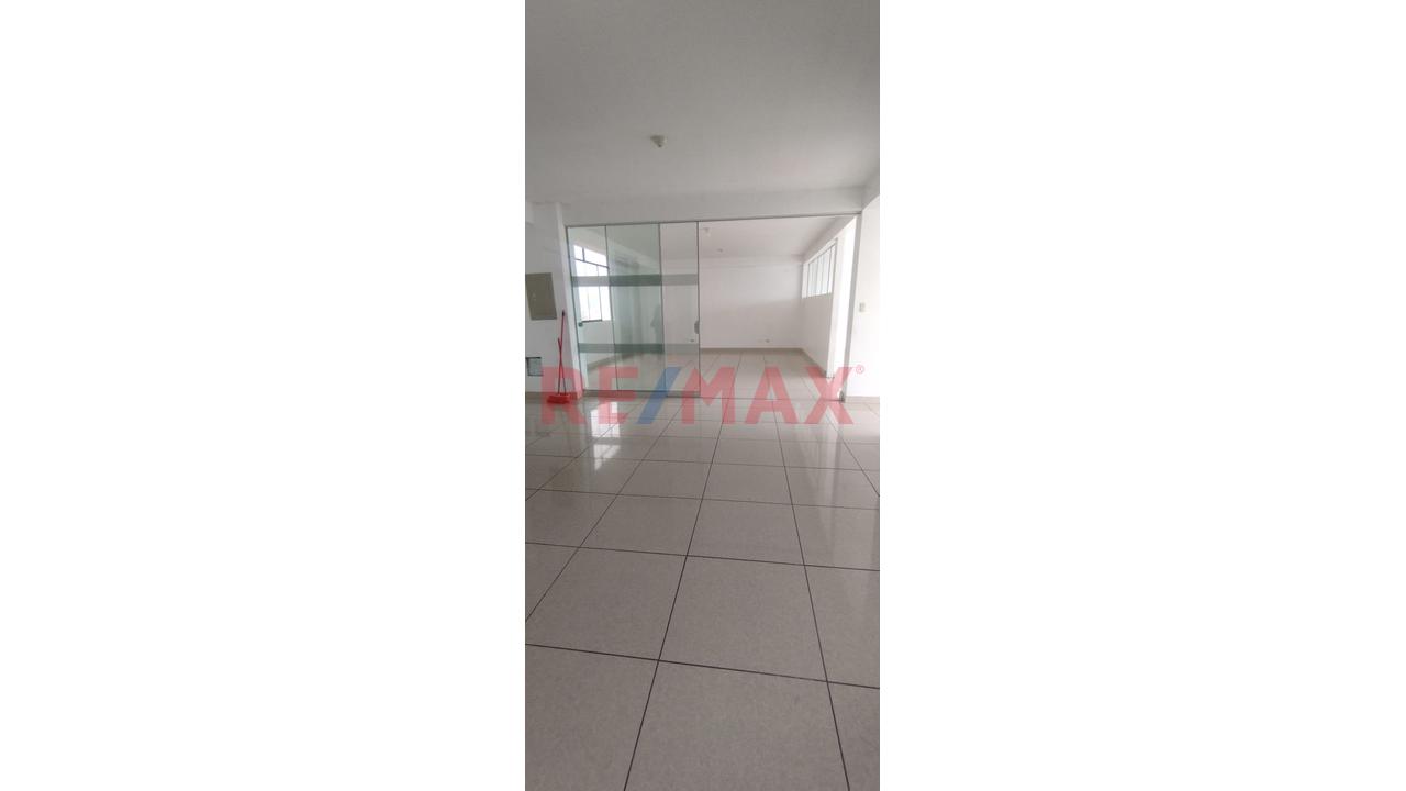 Alquilo Amplio Local Comercial En Toda La Avenid Elmer Faucet - 3