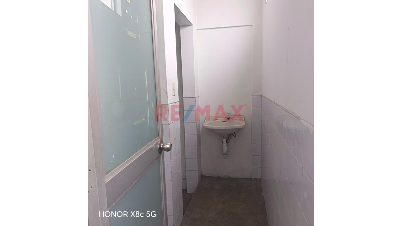 Alquiler De 2Do Piso Local / Oficina – Ate - 20