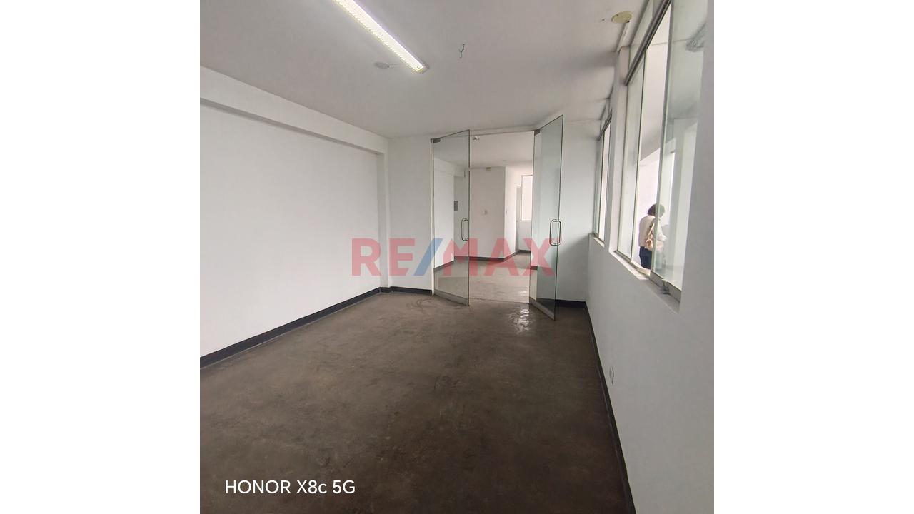 Alquiler De 2Do Piso Local / Oficina – Ate - 8