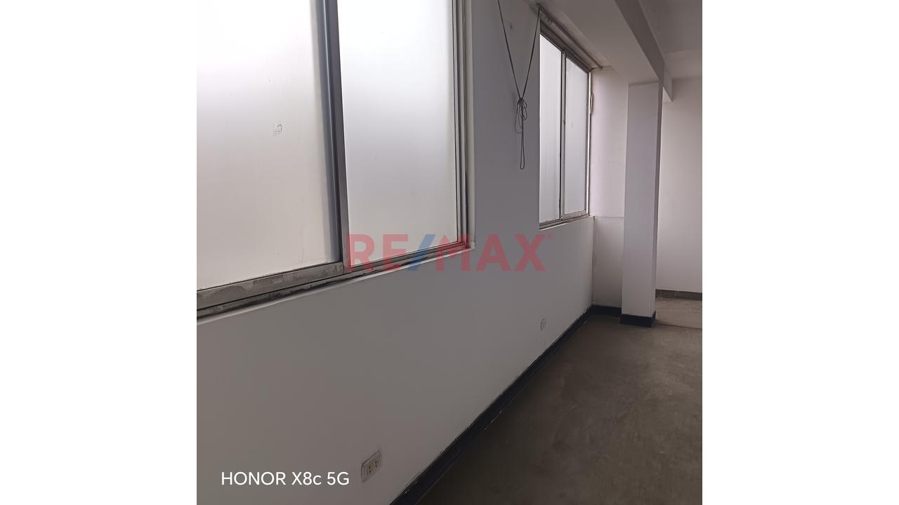 Alquiler De 2Do Piso Local / Oficina – Ate - 10