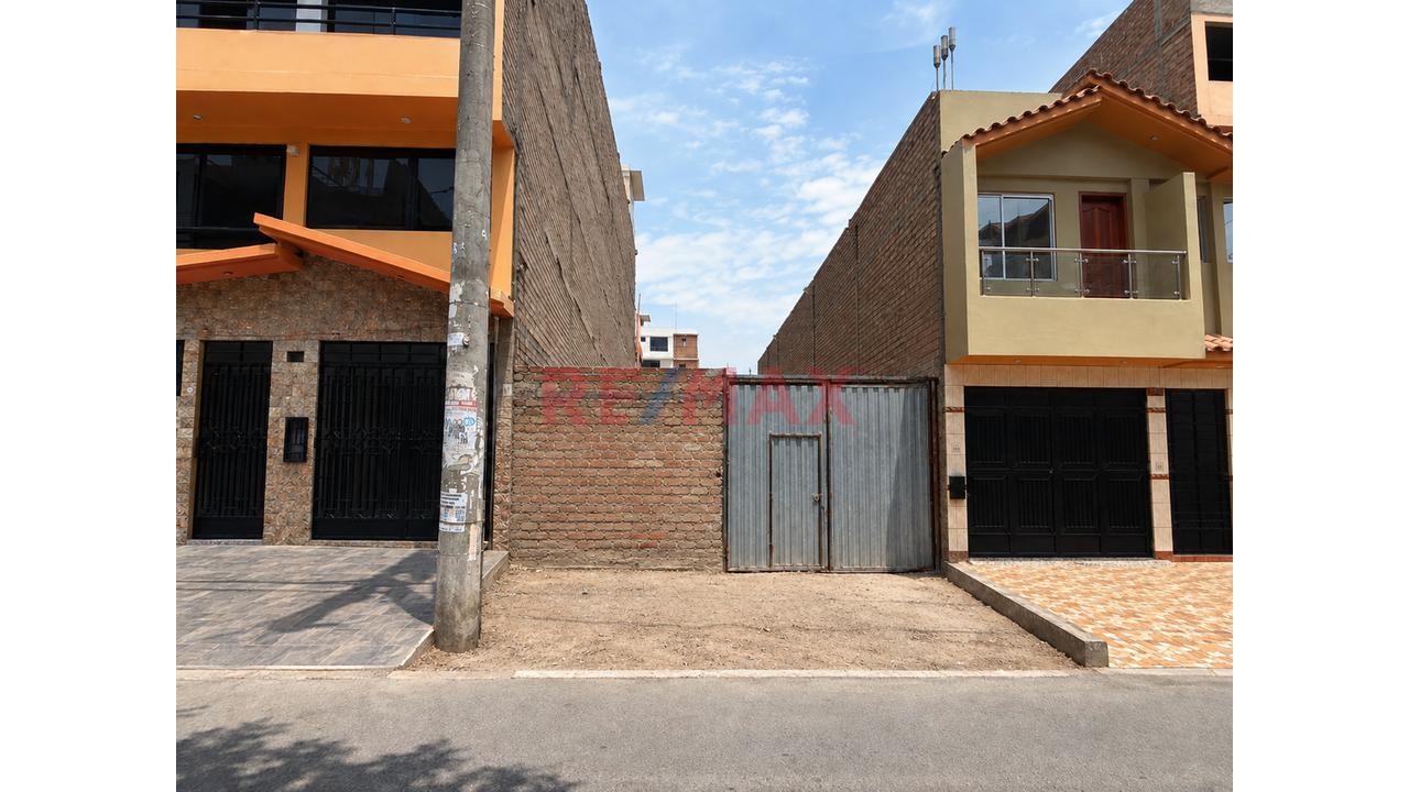 Se Vende Terreno A Una Cdra. De La Av. Alcides Vigo
