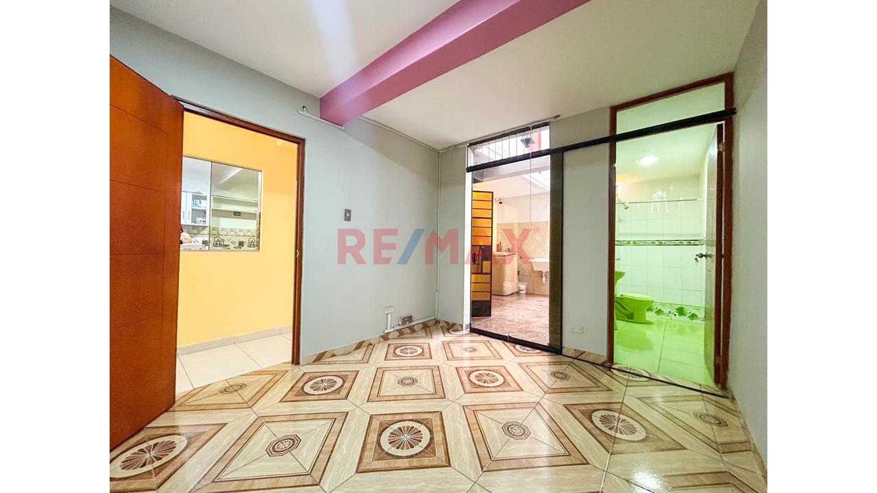 Oportunidad De Inversión Casa De 3 Pisos Con Mas De 12 Habitaciones En Urb Condevilla — foto 7
