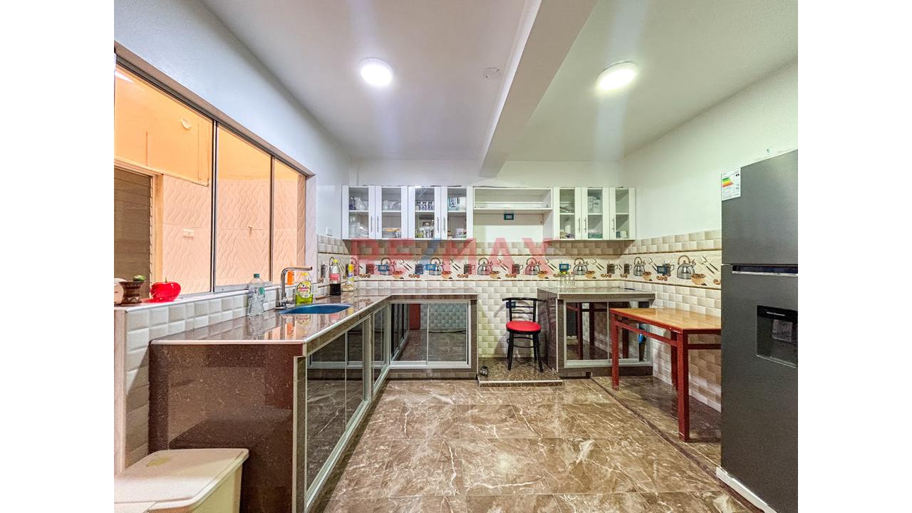 Oportunidad De Inversión Casa De 3 Pisos Con Mas De 12 Habitaciones En Urb Condevilla — foto 5