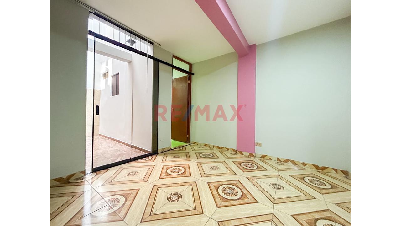 Oportunidad De Inversión Casa De 3 Pisos Con Mas De 12 Habitaciones En Urb Condevilla — foto 6