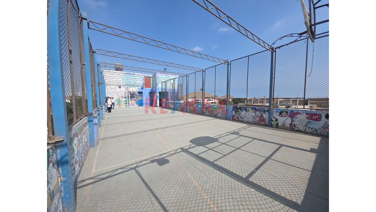 Local comercial de 1048 m² en San Martin de Porres — foto 2