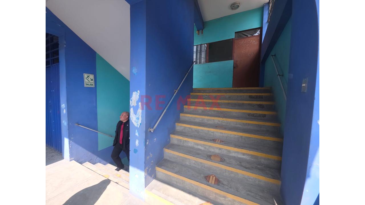 Local comercial de 1048 m² en San Martin de Porres — foto 3