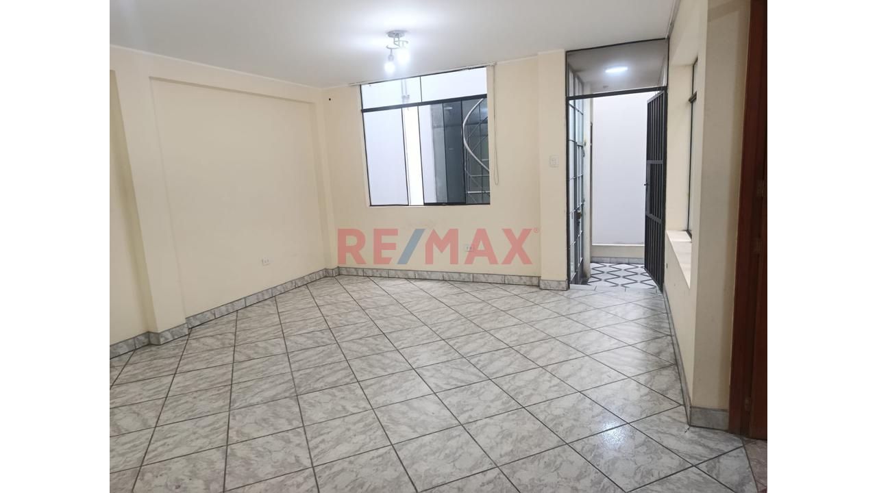 Local En Alquiler 2Do Piso Ideal Para Oficinas O Deposito - 5