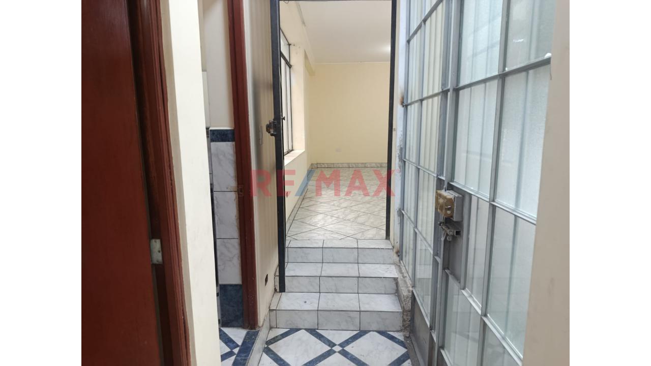 Local En Alquiler 2Do Piso Ideal Para Oficinas O Deposito - 3