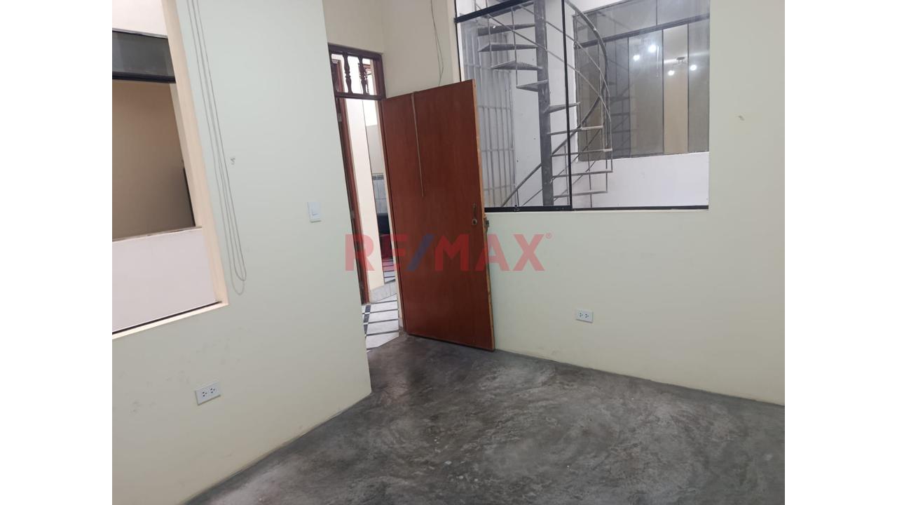 Local En Alquiler 2Do Piso Ideal Para Oficinas O Deposito - 4