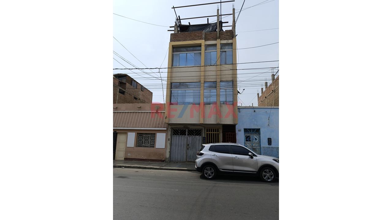 🏠 ¡Amplia Casa De 3 Pisos En Jr. La Union 965, Unidad 01, Trujillo! - 2
