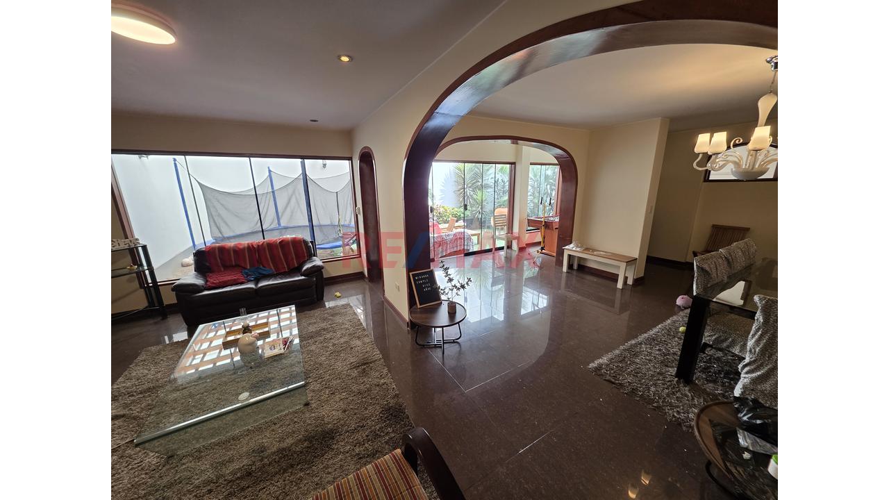 Amplia Casa Frente A Parque En Surco | Ideal Para Familias O Proyecto Inmobiliario — foto 9