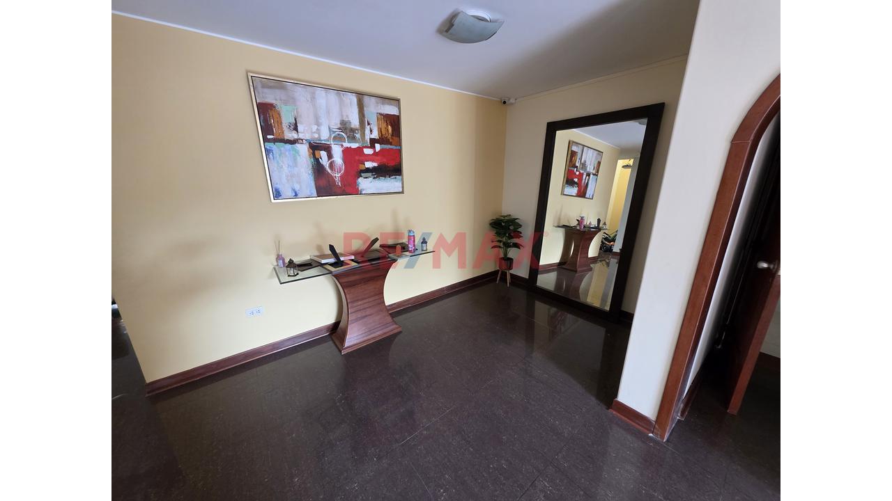 Amplia Casa Frente A Parque En Surco | Ideal Para Familias O Proyecto Inmobiliario — foto 5
