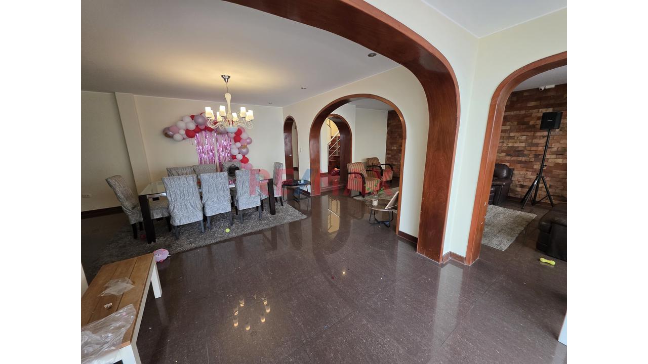 Amplia Casa Frente A Parque En Surco | Ideal Para Familias O Proyecto Inmobiliario — foto 12