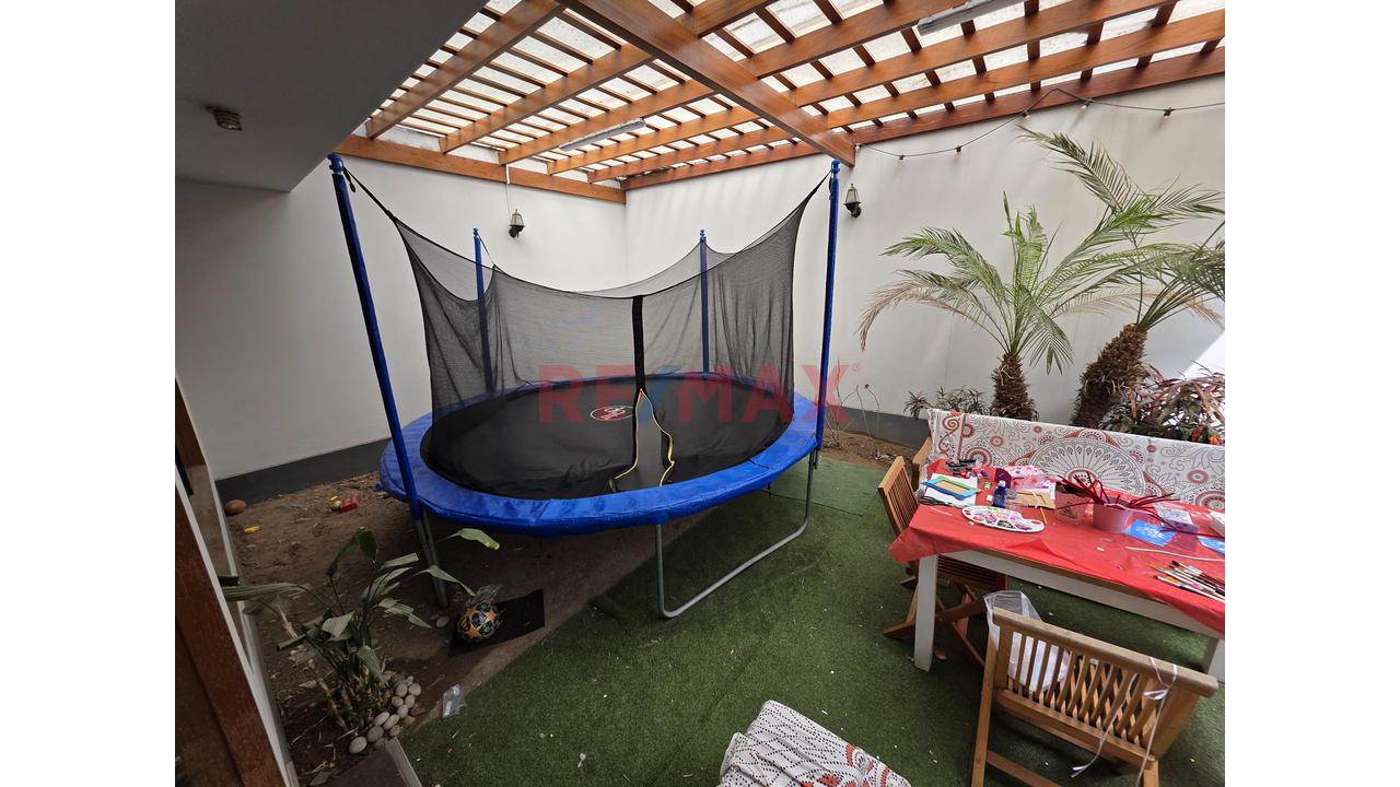 Amplia Casa Frente A Parque En Surco | Ideal Para Familias O Proyecto Inmobiliario — foto 14