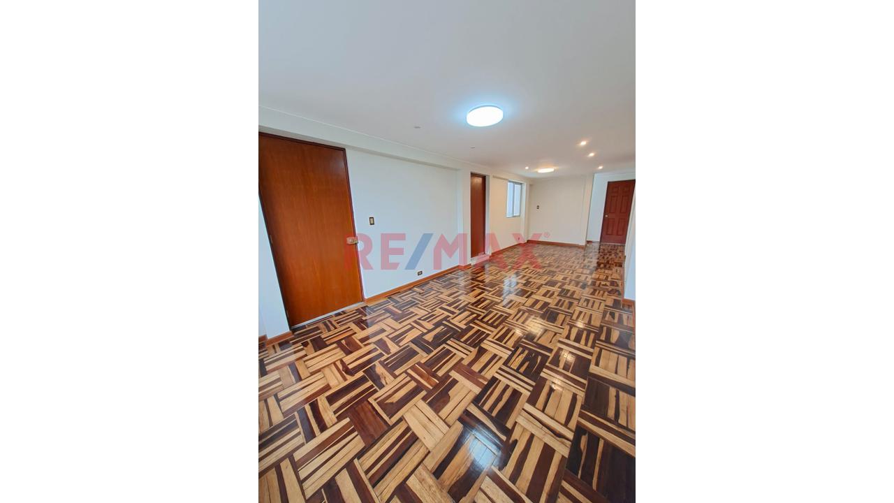 Se Vende Departamento En Excelente Ubicación Distrito Santiago De Surco — foto 7